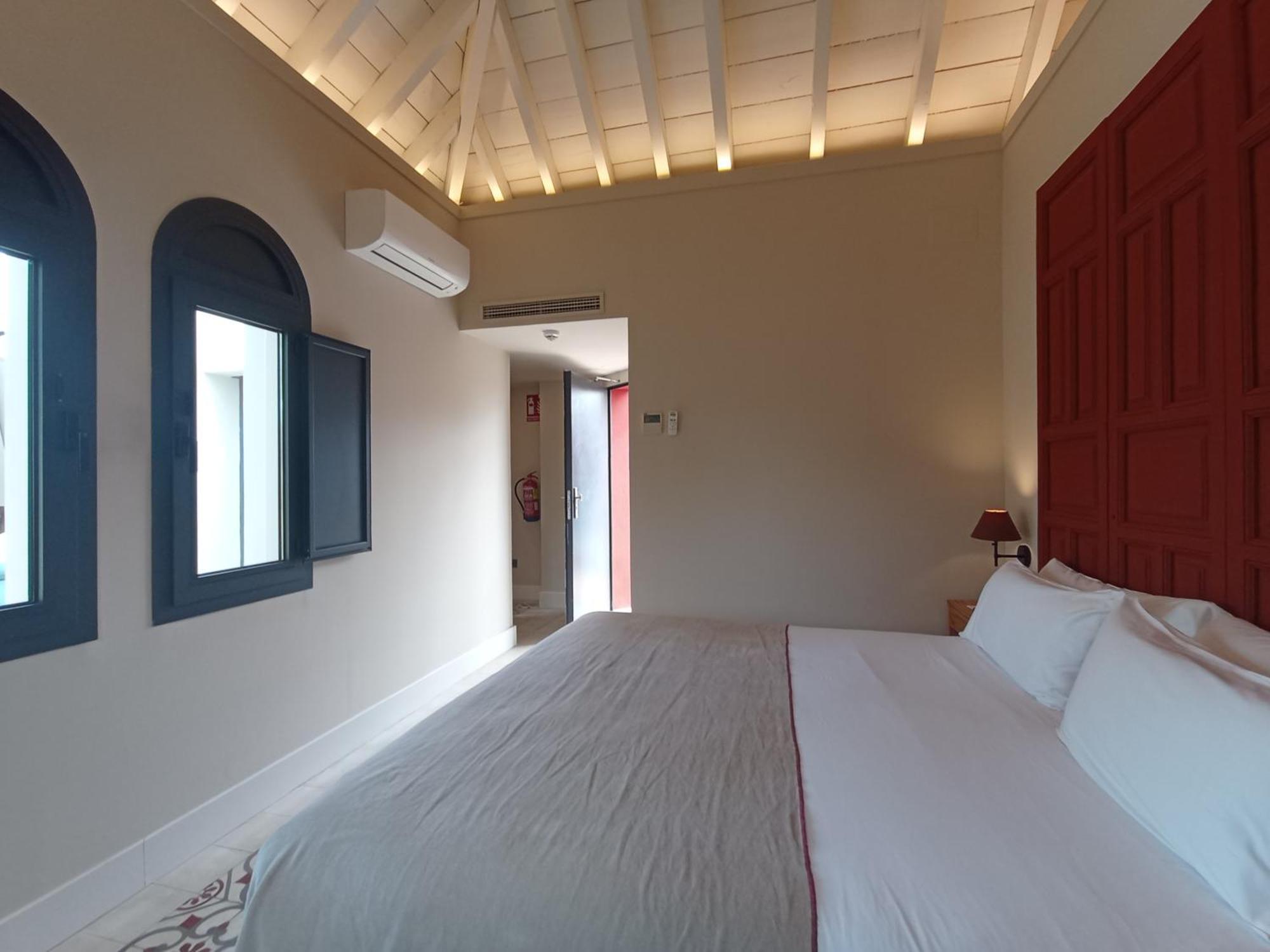 Uma Suites Parada Del Marques Севилья Экстерьер фото